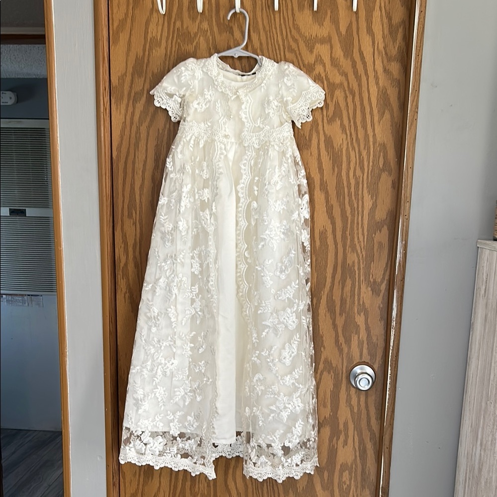 White baptism gown 12-18 months